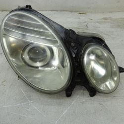 07-09 Mercedes E320 CDI W211 Right Passenger Halogen Headlight Lamp OEM DE230561