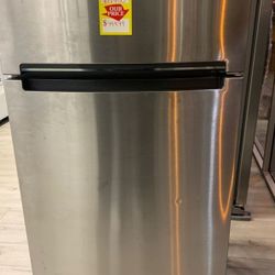 Whirlpool Refrigerator Comes Top freezer