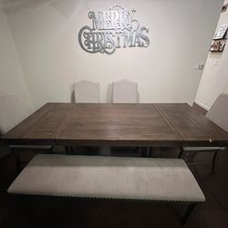 Dining Room Table (Extendable 62”-86”)