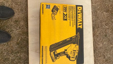 Dewalt 15 GA Angle. Finish. Nailer. Kit. DCN650D1