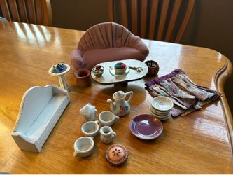 Vintage Dollhouse Furniture & Accessories