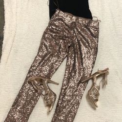 Blusa talla MÉDIUM  strech  Pantalon talla SMALL strech  También keda a talla mediano  ❗️no zapatos  ❗️No Collar 