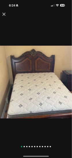 Raymour & Flanigan Queen Bedroom set - solid wood
