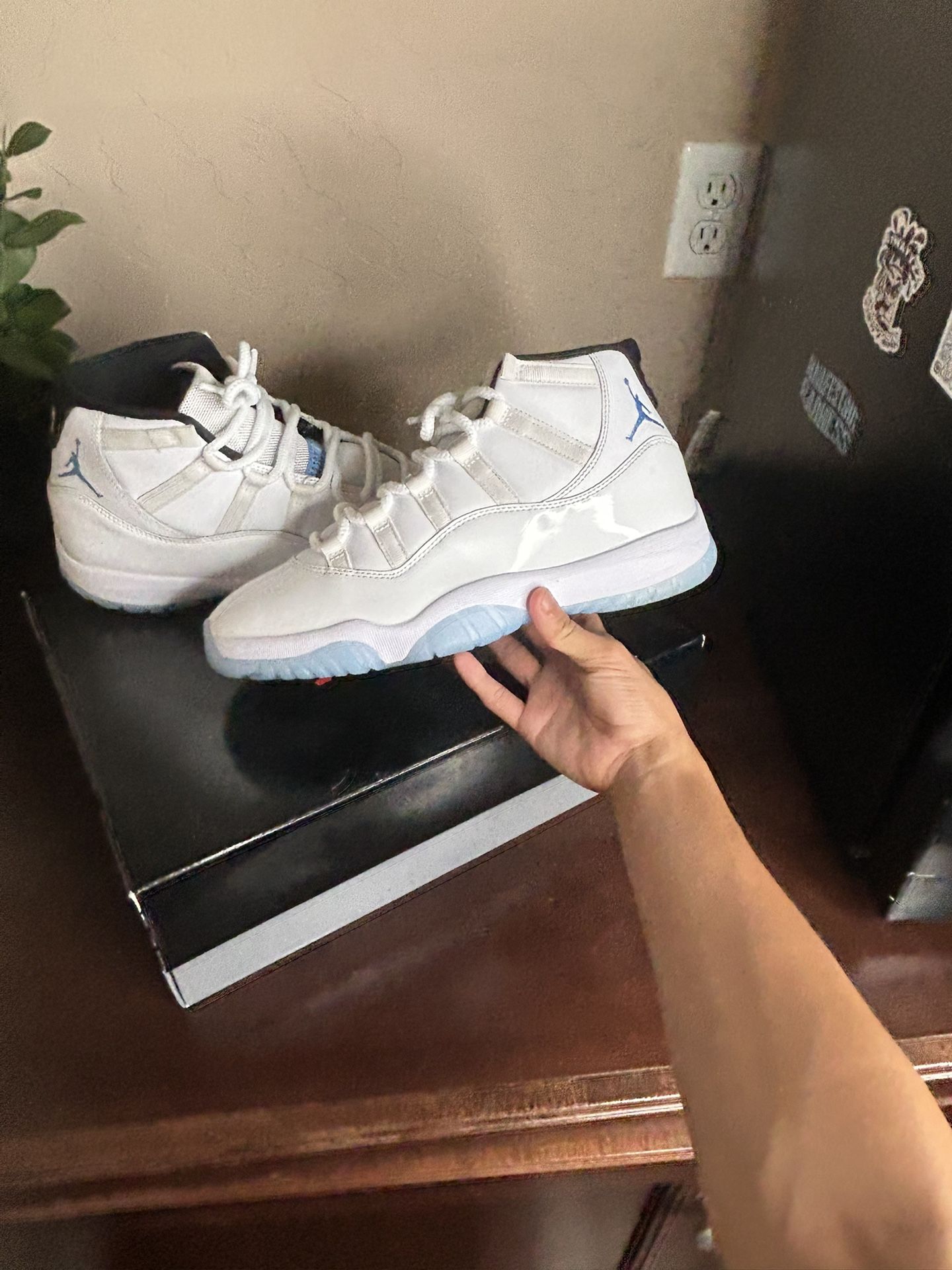 Jordan 11 Legend Blue Size 9.5