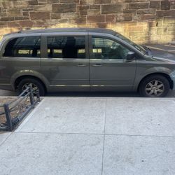 2010  Chrysler Town& Country Mini Van