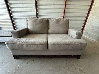 Contemporary style loveseat