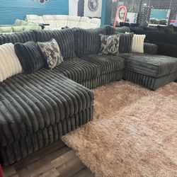 GREY OVERSIZE SECTIONAL 