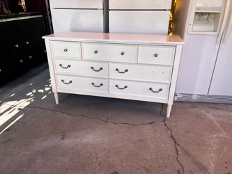 Solid wood long dresser 🤍🤍🤍🤍