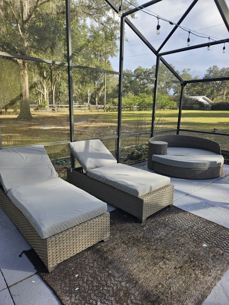 Outdoor Patio/Pool Furniture