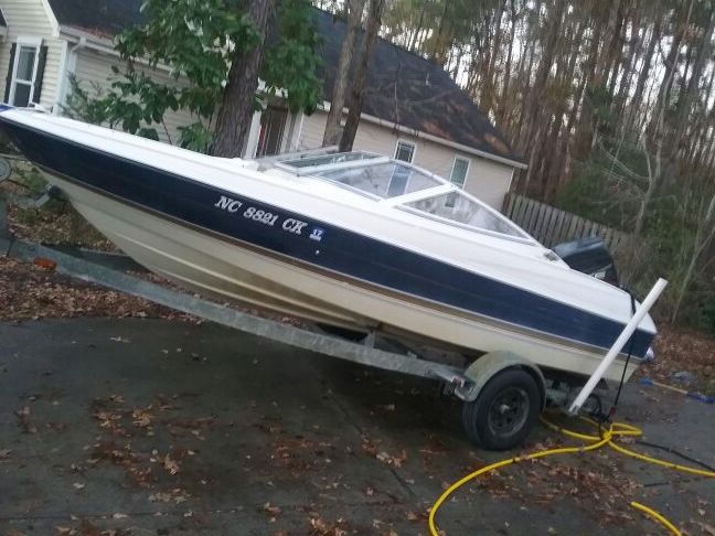 Bayliner 95. Works Great! Fast boat!