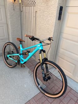 2023 YT Capra core 4