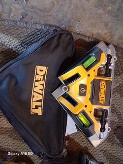 Dewalt sw0802 33’ laser square