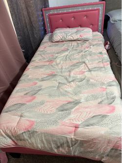 Twin girl bed