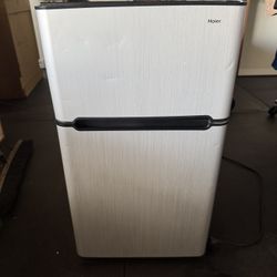 Mini Refrigerator with freezer