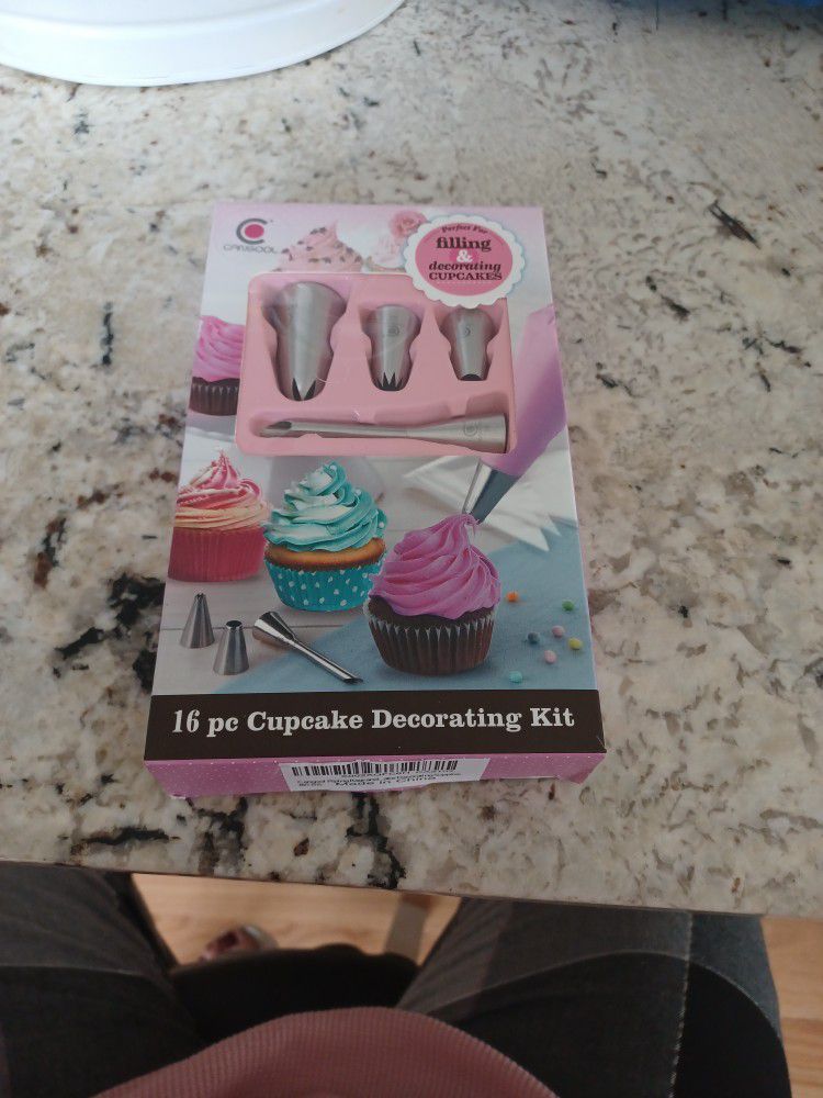Cupcake  Decorating  Kit