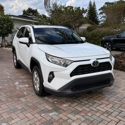 2021 Toyota RAV 4 XLE- Impeccable
