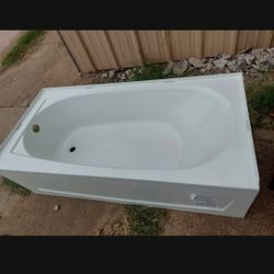 STERLING

Performa 5 ft. Left Drain Rectangular Alcove Soaking Tub with Above-Floor Drain in White

