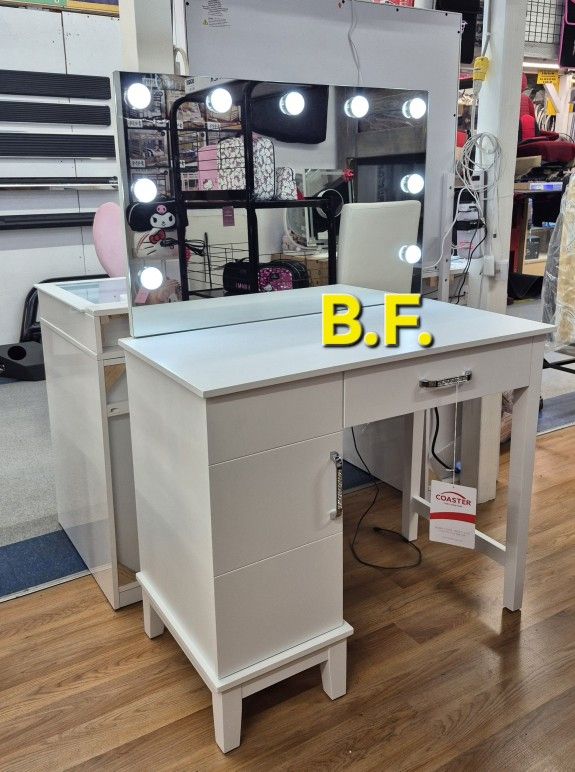 🔥Vanity Set, White Color, Mirror and Desk, Brand New.