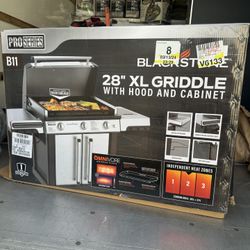 Blackstone ProSeries Outdoor Griddle, 3-Burner 28" Propane Flat Top Grill with Cabinet, Stainless Steel