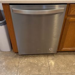 Whirlpool Dishwasher