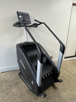  Life Fitness Discover SE Powermill Climber Stairmaster with LED Screen