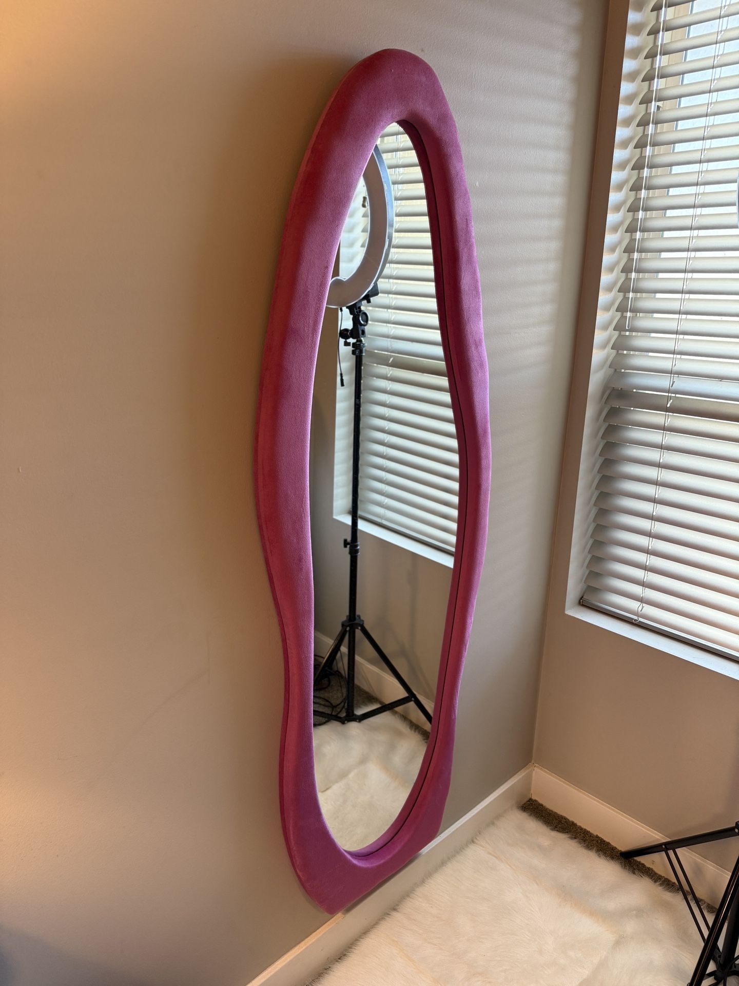 PINK MIRROR