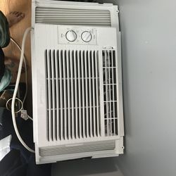 Frigidaire AC Unit 