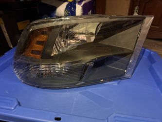 Dodge Ram 1500 Headlights