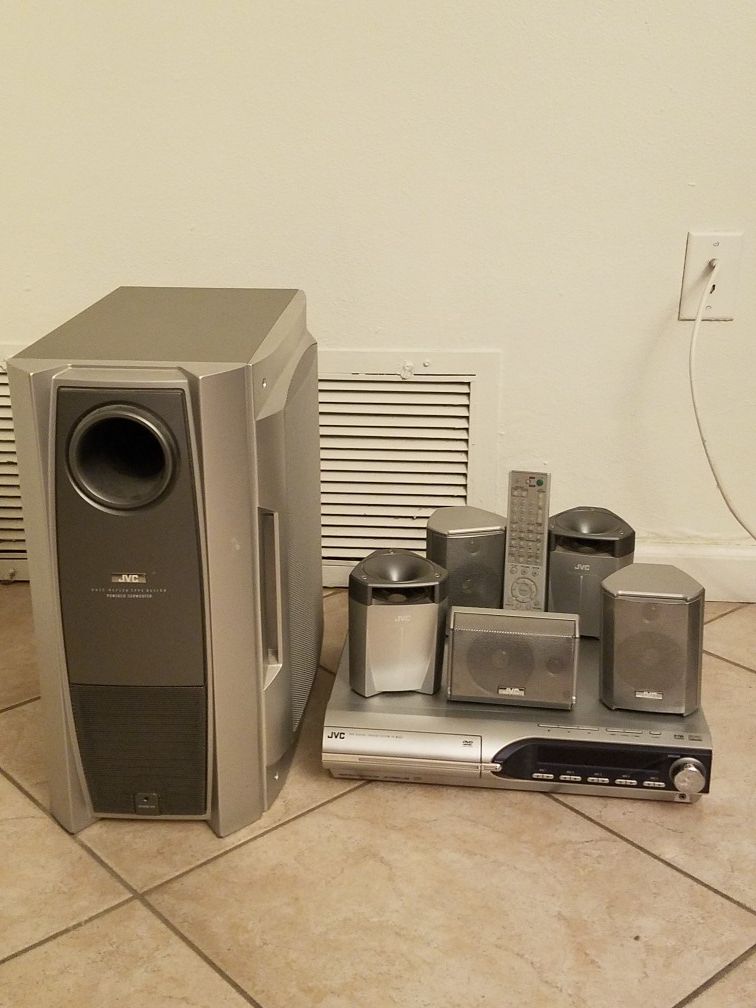Home Theater JVC TH-M505 w/Digital DVD