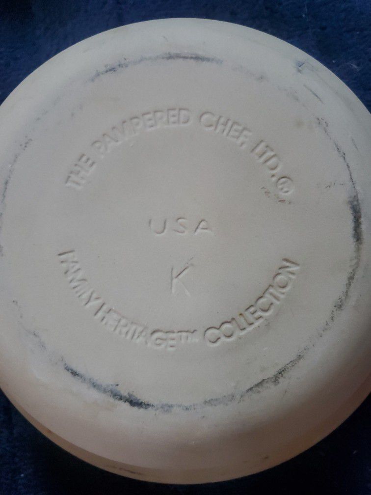 The Pampered Chef USA K Family Heritage Collection Large Casserole Bowl