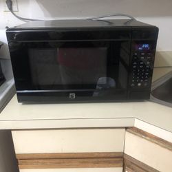 Very Good  Condition  Kenmore Microwave 