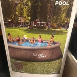 New In Box 16ft Round 3 1/2 Ft Deep Pool