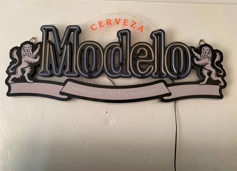 Modelo Beer Sign 