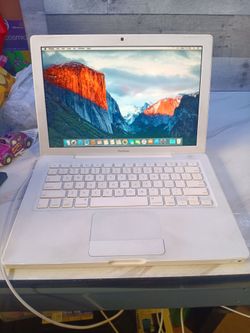 MacBook A1181 Mid-2007 2.16 GHz Intel Core 2 Duo 120 GB HD 4GB Memory