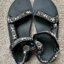 Gently Worn Tevas