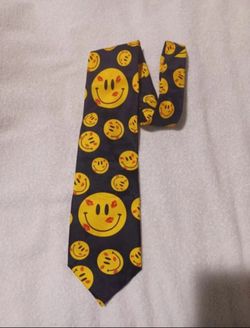 Vintage Smiley faces with lip kisses necktie