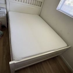 Full Size Bed  White Solid Wood. Like New