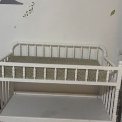 Changing Table With Pad And Sheet