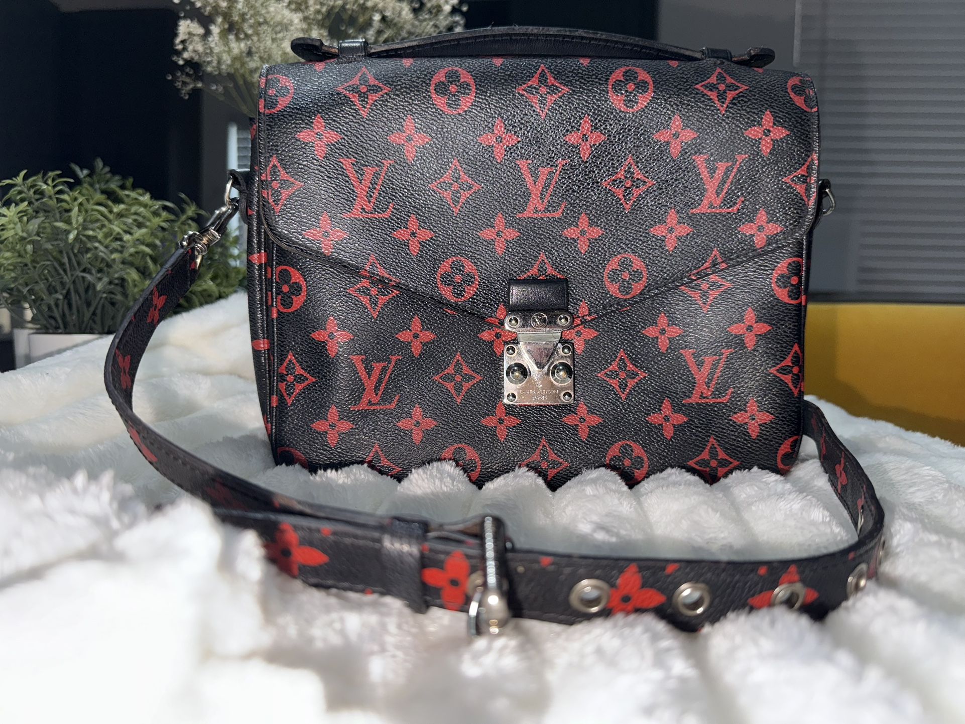 Louis Vuitton purse 2016 edition