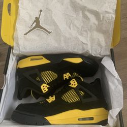 Jordan 4 Retro “Yellow Thunder” Size 7Y, GS