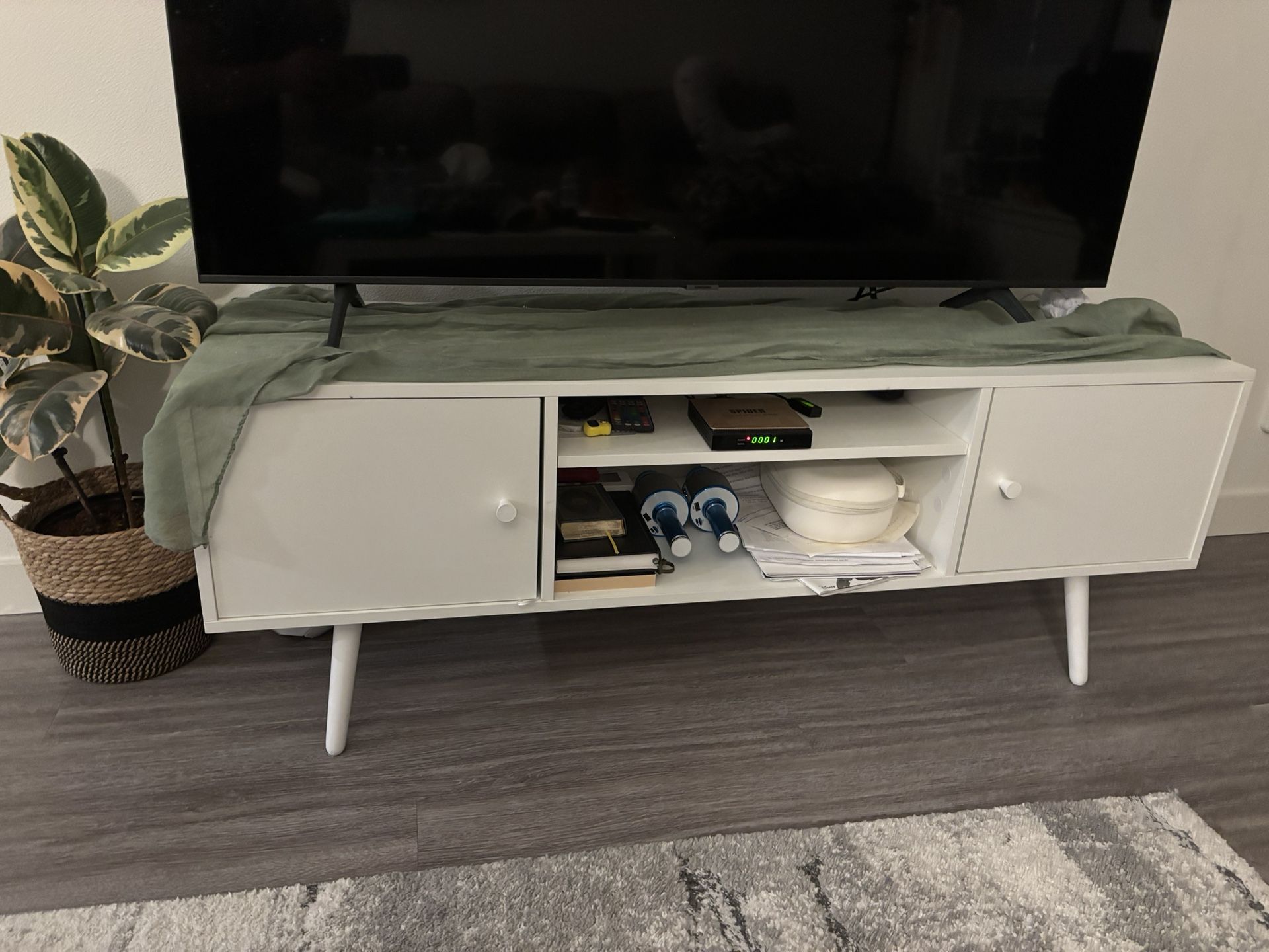 Tv stand for 55/60 inch tv