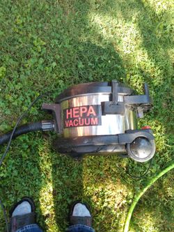 Vendo aspiradora en muy buenas condiciones sólo la usé 3 veces