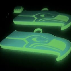 GLOW IN THE DARK SEATTLE SEAHAWKS CHAINS