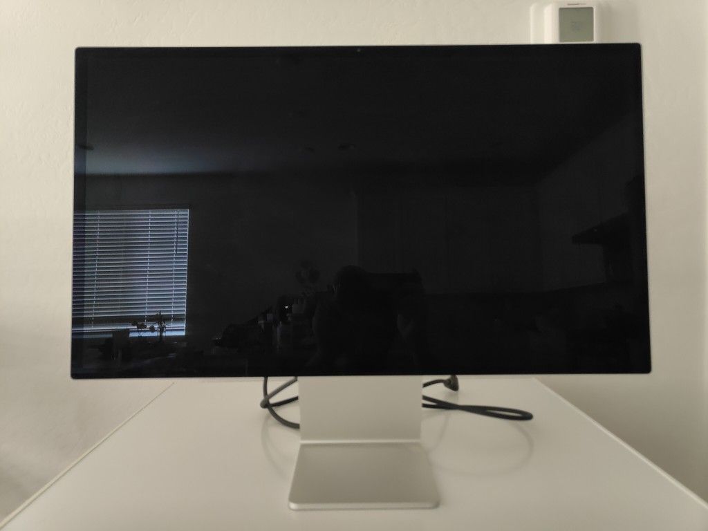 💻 Apple Studio Display 5K – 27" Retina (2022) | Excellent Condition