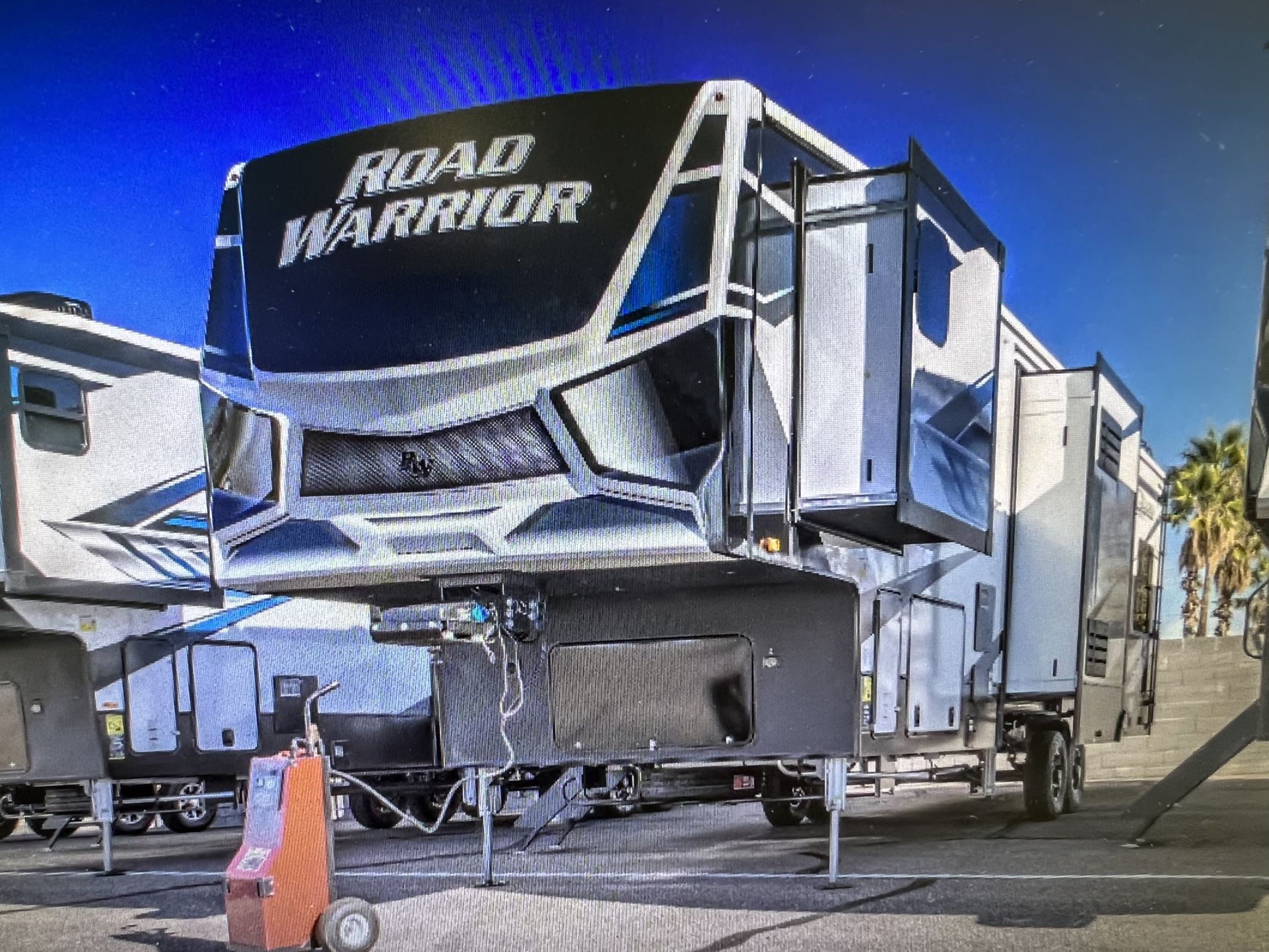 2022 HEARTLAND ROAD WARRIOR 375RW 5/wheel