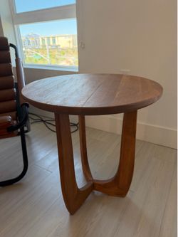 Round end table