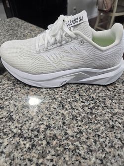 Women's New Balance Size 9