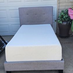 **Beatiful Upholtered Twin Bed**