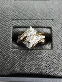 Women's Ring - Yellow Gold 10k (.417) 7.2 grams Size 7