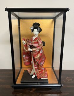 Vintage Japanese Geisha Doll In Glass Case